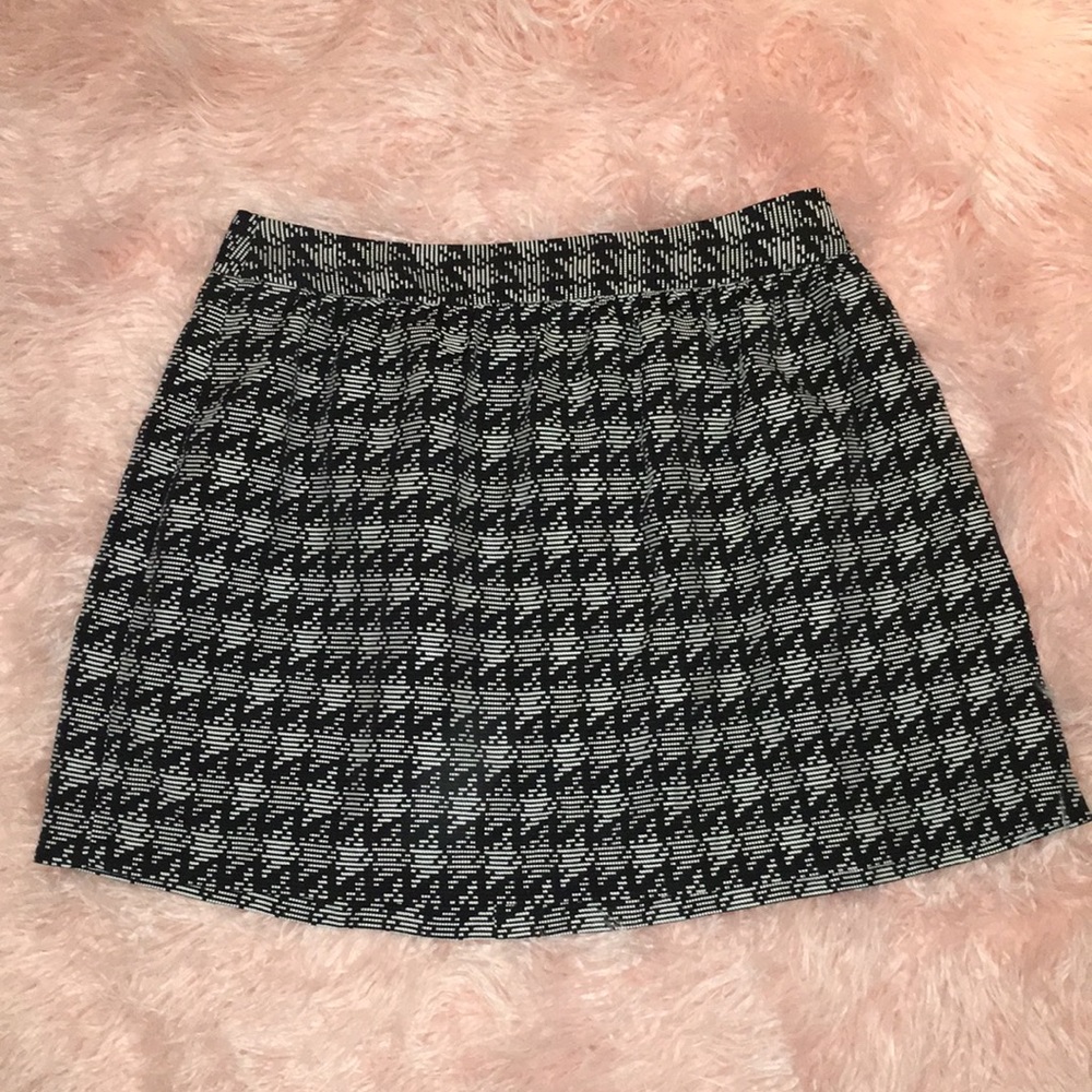 NWOT Crown & Ivy Houndstooth Skirt
